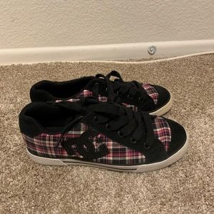Woman’s DC black and pink shoes